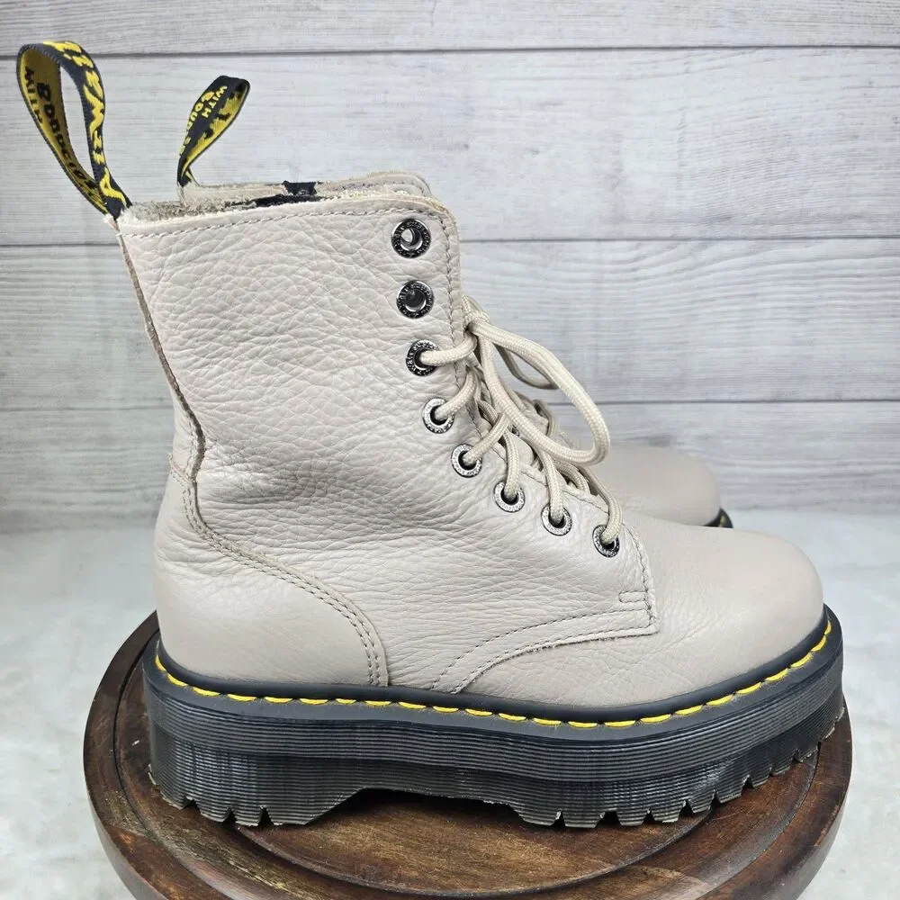 Dr Martens Jadon III Chunky 8-Eye Side Zip Platform Boots Taupe Pisa Ladies Sz 8